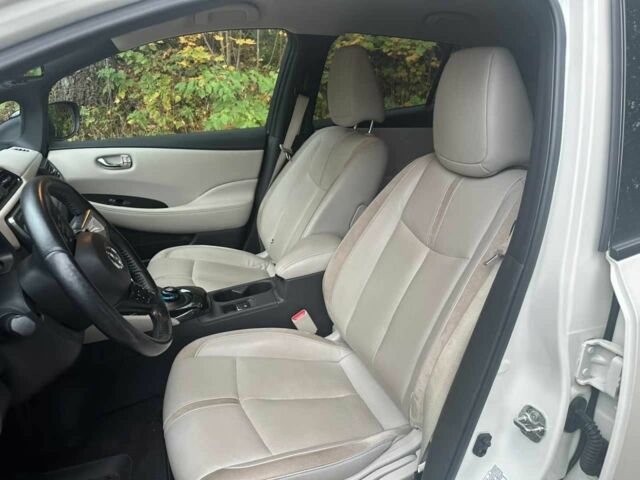 Білий Ніссан Ліф, об'ємом двигуна 0 л та пробігом 91 тис. км за 13000 $, фото 6 на Automoto.ua