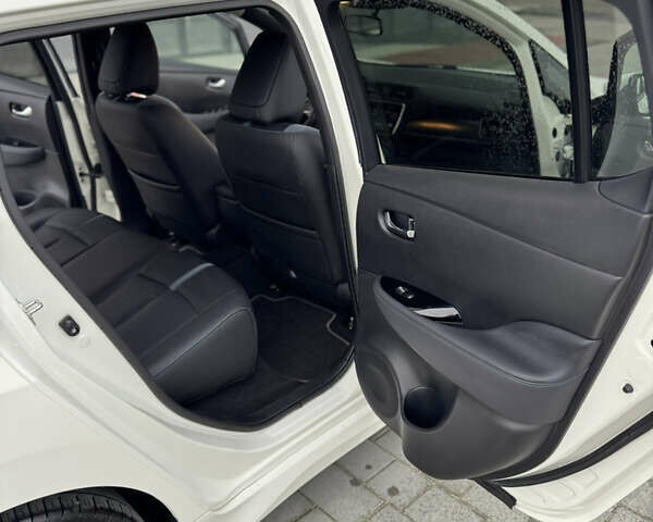 Белый Ниссан Лиф, объемом двигателя 0 л и пробегом 52 тыс. км за 13900 $, фото 24 на Automoto.ua