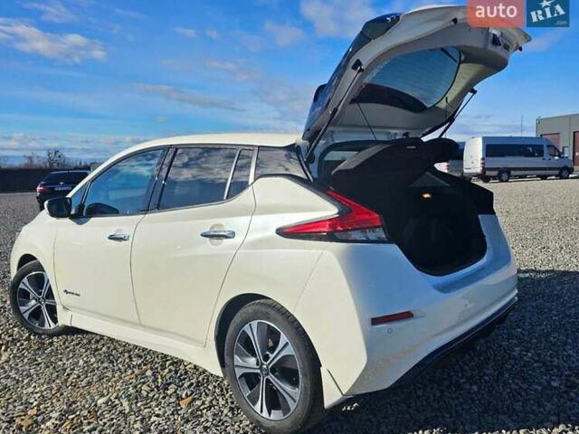 Білий Ніссан Ліф, об'ємом двигуна 0 л та пробігом 71 тис. км за 13700 $, фото 2 на Automoto.ua