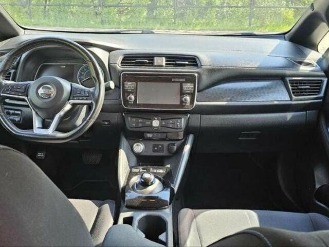 Белый Ниссан Лиф, объемом двигателя 0 л и пробегом 113 тыс. км за 7700 $, фото 7 на Automoto.ua