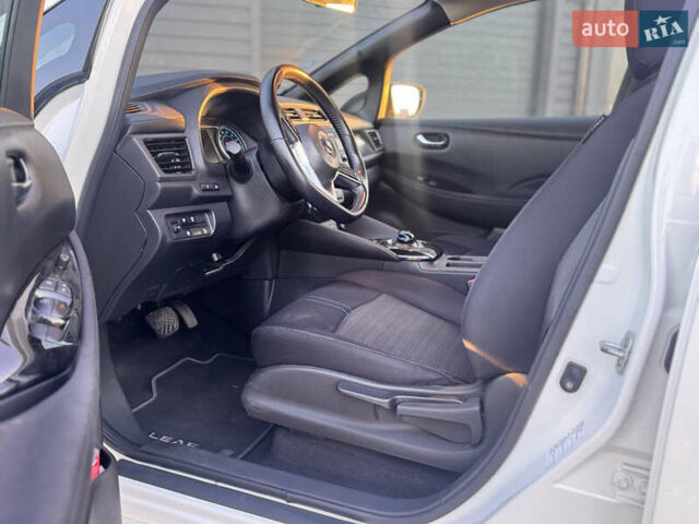 Белый Ниссан Лиф, объемом двигателя 0 л и пробегом 69 тыс. км за 13900 $, фото 9 на Automoto.ua