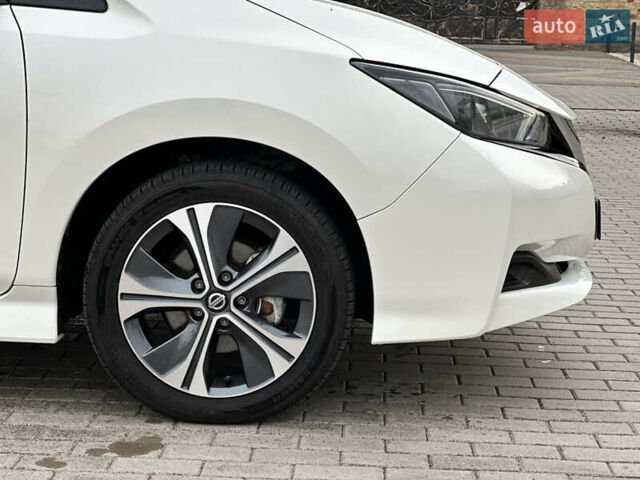 Белый Ниссан Лиф, объемом двигателя 0 л и пробегом 35 тыс. км за 12700 $, фото 27 на Automoto.ua