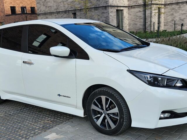 Белый Ниссан Лиф, объемом двигателя 0 л и пробегом 92 тыс. км за 12000 $, фото 2 на Automoto.ua