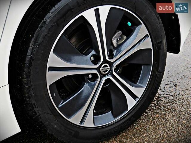 Білий Ніссан Ліф, об'ємом двигуна 0 л та пробігом 53 тис. км за 16800 $, фото 4 на Automoto.ua