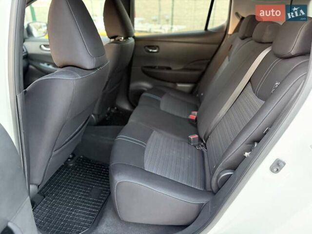 Белый Ниссан Лиф, объемом двигателя 0 л и пробегом 124 тыс. км за 11600 $, фото 20 на Automoto.ua