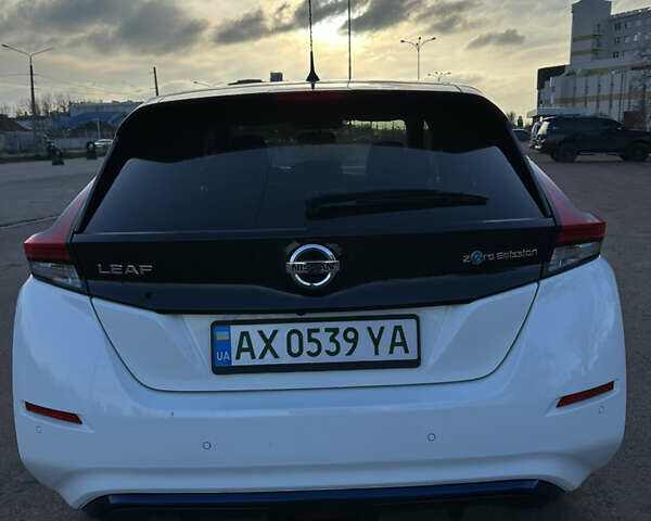 Белый Ниссан Лиф, объемом двигателя 0 л и пробегом 19 тыс. км за 16100 $, фото 9 на Automoto.ua