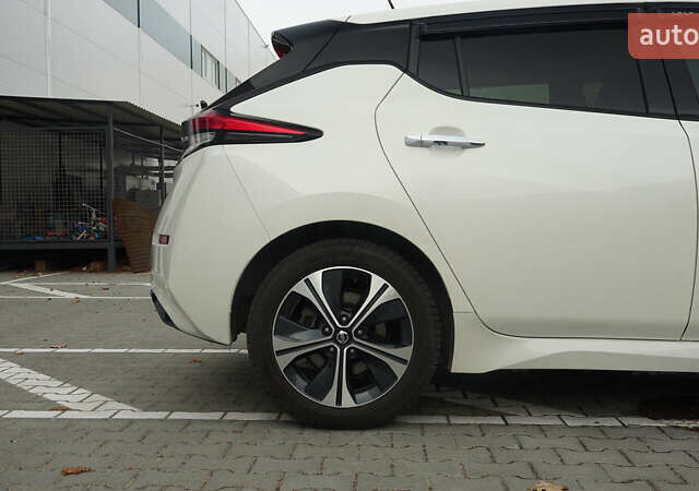 Белый Ниссан Лиф, объемом двигателя 0 л и пробегом 106 тыс. км за 16500 $, фото 3 на Automoto.ua