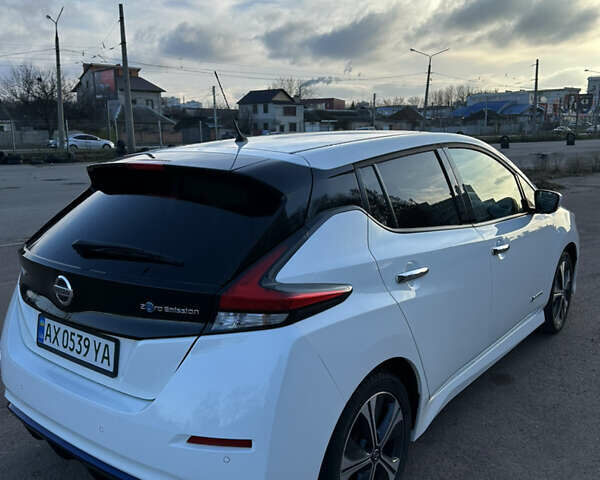 Белый Ниссан Лиф, объемом двигателя 0 л и пробегом 19 тыс. км за 16100 $, фото 8 на Automoto.ua