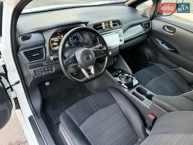 Белый Ниссан Лиф, объемом двигателя 0 л и пробегом 124 тыс. км за 11600 $, фото 15 на Automoto.ua