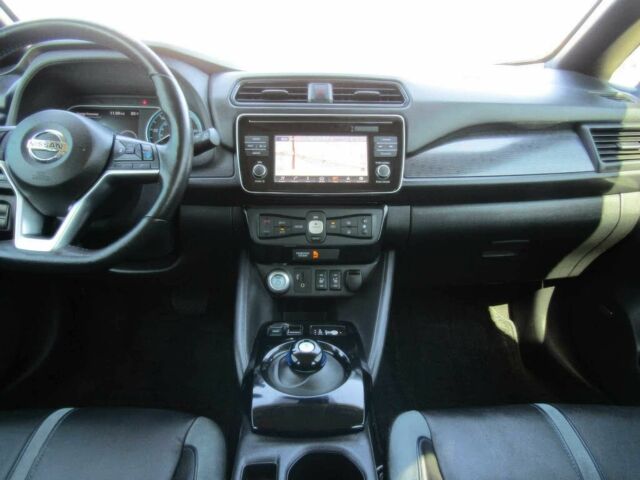 Білий Ніссан Ліф, об'ємом двигуна 0 л та пробігом 32 тис. км за 4000 $, фото 6 на Automoto.ua