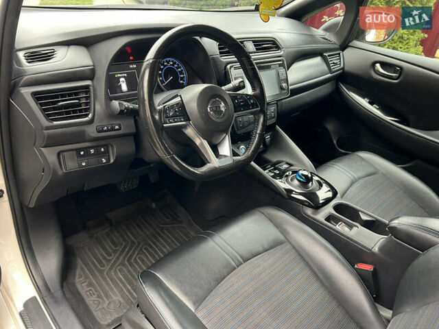 Белый Ниссан Лиф, объемом двигателя 0 л и пробегом 133 тыс. км за 12250 $, фото 8 на Automoto.ua