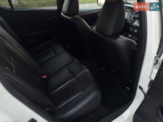 Белый Ниссан Лиф, объемом двигателя 0 л и пробегом 97 тыс. км за 12999 $, фото 21 на Automoto.ua