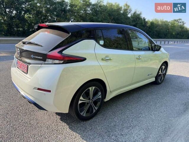 Білий Ніссан Ліф, об'ємом двигуна 0 л та пробігом 88 тис. км за 13800 $, фото 3 на Automoto.ua