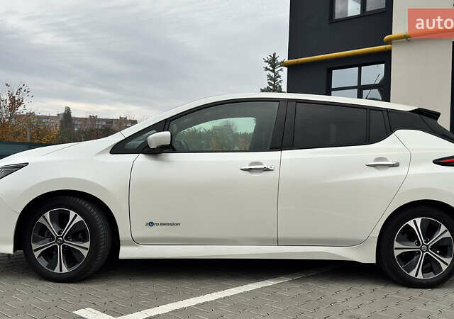 Белый Ниссан Лиф, объемом двигателя 0 л и пробегом 80 тыс. км за 13500 $, фото 3 на Automoto.ua