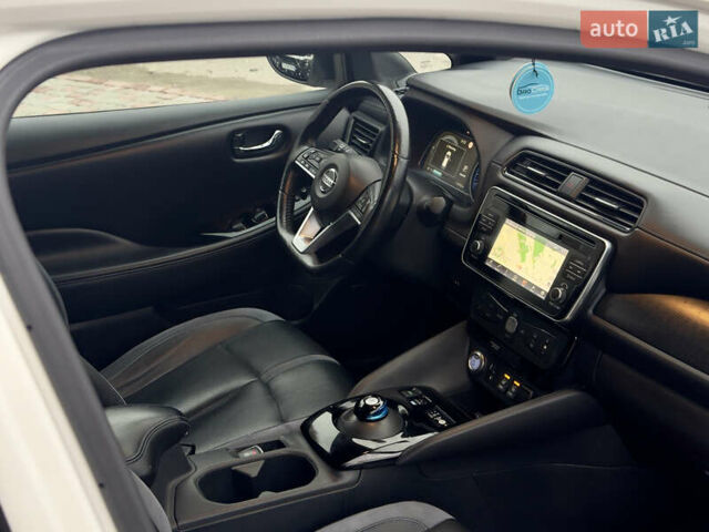 Белый Ниссан Лиф, объемом двигателя 0 л и пробегом 120 тыс. км за 12500 $, фото 64 на Automoto.ua