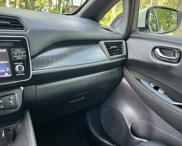 Білий Ніссан Ліф, об'ємом двигуна 0 л та пробігом 22 тис. км за 15000 $, фото 36 на Automoto.ua