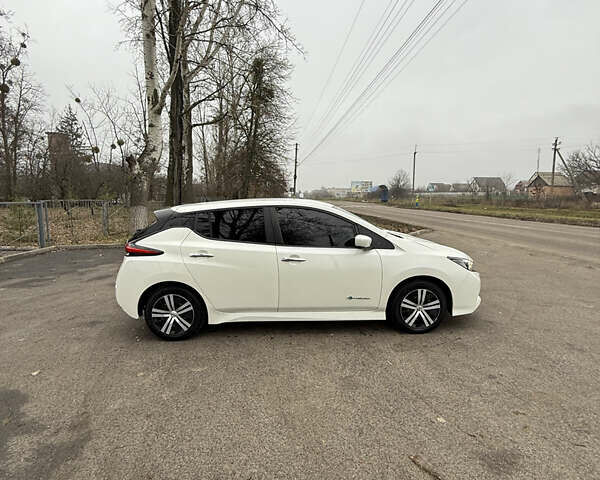 Белый Ниссан Лиф, объемом двигателя 0 л и пробегом 58 тыс. км за 13500 $, фото 2 на Automoto.ua