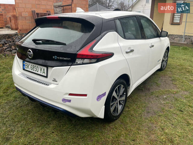 Белый Ниссан Лиф, объемом двигателя 0 л и пробегом 135 тыс. км за 12700 $, фото 3 на Automoto.ua