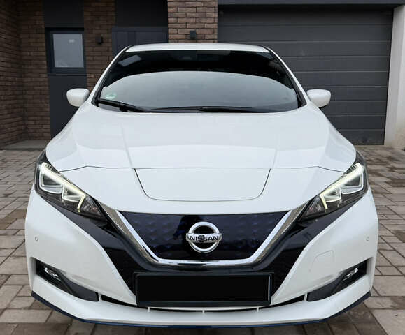 Білий Ніссан Ліф, об'ємом двигуна 0 л та пробігом 105 тис. км за 15100 $, фото 3 на Automoto.ua