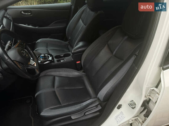 Белый Ниссан Лиф, объемом двигателя 0 л и пробегом 119 тыс. км за 14700 $, фото 11 на Automoto.ua