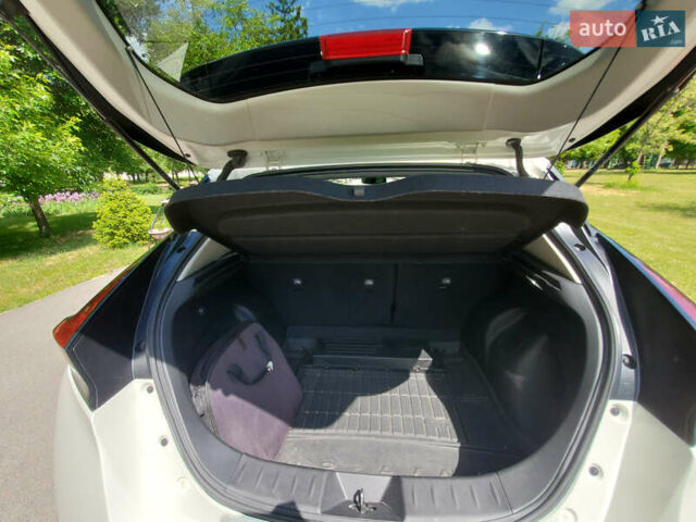 Білий Ніссан Ліф, об'ємом двигуна 0 л та пробігом 38 тис. км за 18300 $, фото 17 на Automoto.ua