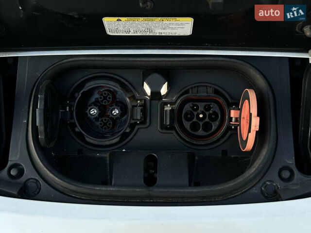 Белый Ниссан Лиф, объемом двигателя 0 л и пробегом 35 тыс. км за 12700 $, фото 18 на Automoto.ua