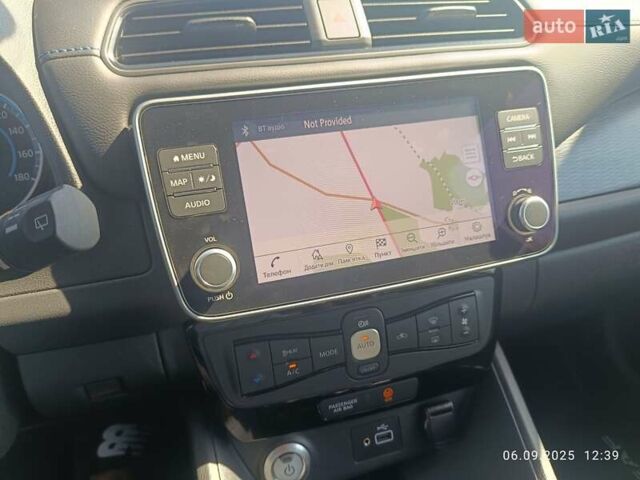 Білий Ніссан Ліф, об'ємом двигуна 0 л та пробігом 50 тис. км за 13500 $, фото 22 на Automoto.ua