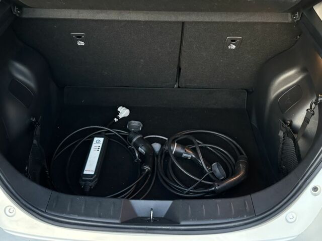 Белый Ниссан Лиф, объемом двигателя 0 л и пробегом 35 тыс. км за 13450 $, фото 13 на Automoto.ua