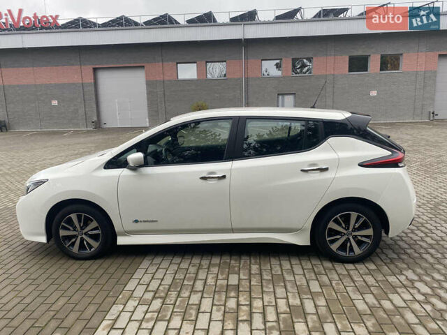 Белый Ниссан Лиф, объемом двигателя 0 л и пробегом 84 тыс. км за 12300 $, фото 4 на Automoto.ua