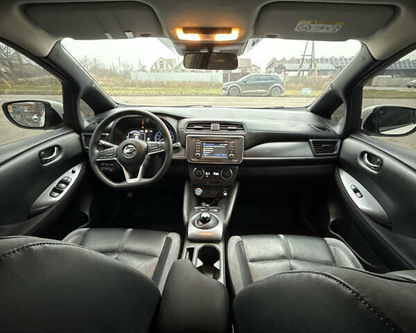 Белый Ниссан Лиф, объемом двигателя 0 л и пробегом 58 тыс. км за 13500 $, фото 34 на Automoto.ua