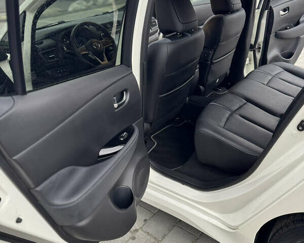 Белый Ниссан Лиф, объемом двигателя 0 л и пробегом 52 тыс. км за 13900 $, фото 26 на Automoto.ua