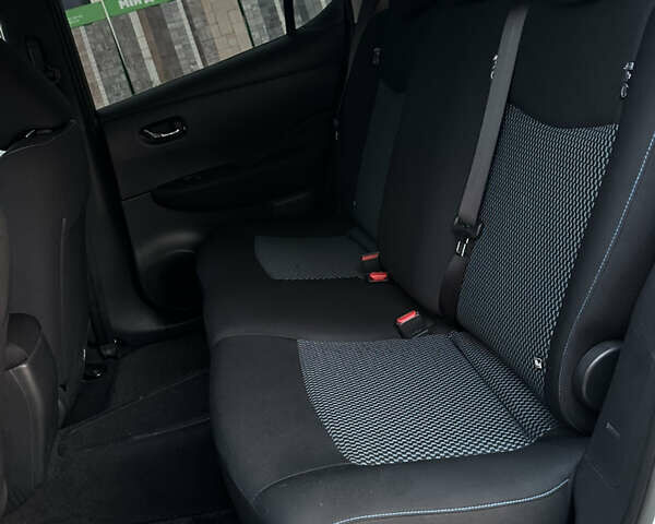 Белый Ниссан Лиф, объемом двигателя 0 л и пробегом 35 тыс. км за 12700 $, фото 40 на Automoto.ua