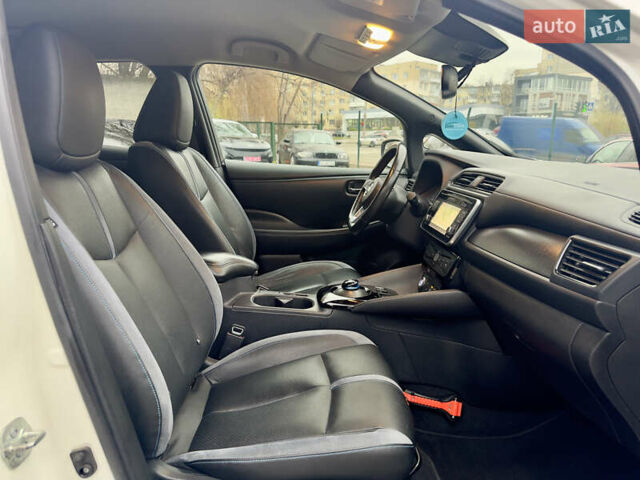 Белый Ниссан Лиф, объемом двигателя 0 л и пробегом 120 тыс. км за 12500 $, фото 63 на Automoto.ua