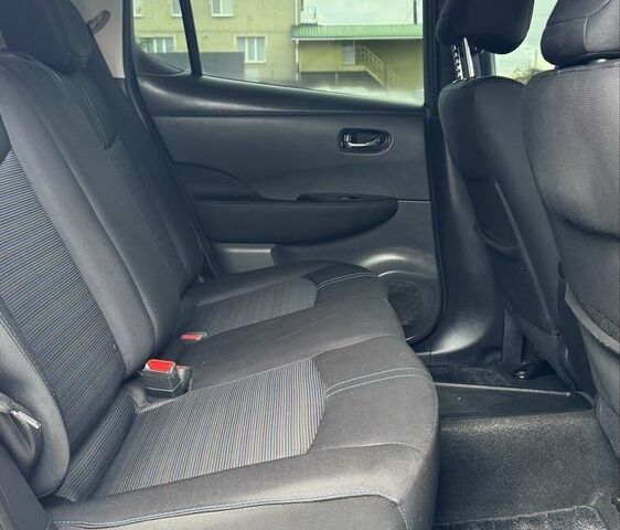 Білий Ніссан Ліф, об'ємом двигуна 0 л та пробігом 75 тис. км за 15700 $, фото 13 на Automoto.ua
