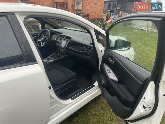 Белый Ниссан Лиф, объемом двигателя 0 л и пробегом 135 тыс. км за 12700 $, фото 12 на Automoto.ua