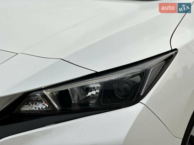 Белый Ниссан Лиф, объемом двигателя 0 л и пробегом 35 тыс. км за 12700 $, фото 17 на Automoto.ua