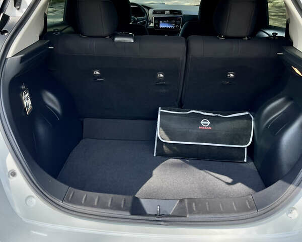 Білий Ніссан Ліф, об'ємом двигуна 0 л та пробігом 22 тис. км за 15000 $, фото 40 на Automoto.ua