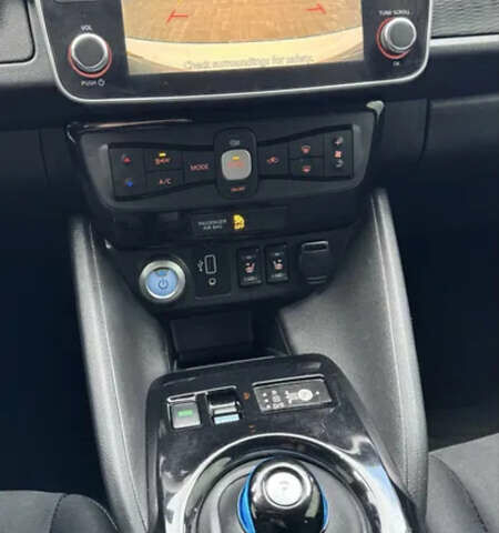 Белый Ниссан Лиф, объемом двигателя 0 л и пробегом 75 тыс. км за 15700 $, фото 16 на Automoto.ua