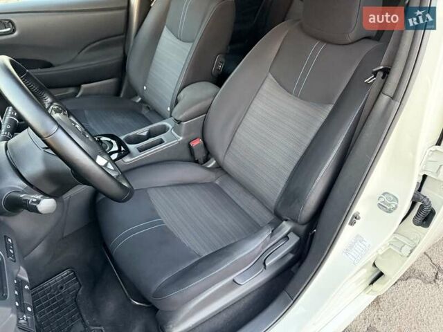 Белый Ниссан Лиф, объемом двигателя 0 л и пробегом 124 тыс. км за 11600 $, фото 11 на Automoto.ua