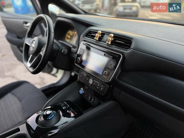 Белый Ниссан Лиф, объемом двигателя 0 л и пробегом 124 тыс. км за 11600 $, фото 23 на Automoto.ua