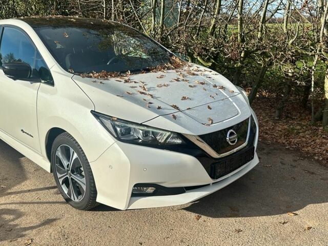 Белый Ниссан Лиф, объемом двигателя 0 л и пробегом 132 тыс. км за 12999 $, фото 7 на Automoto.ua