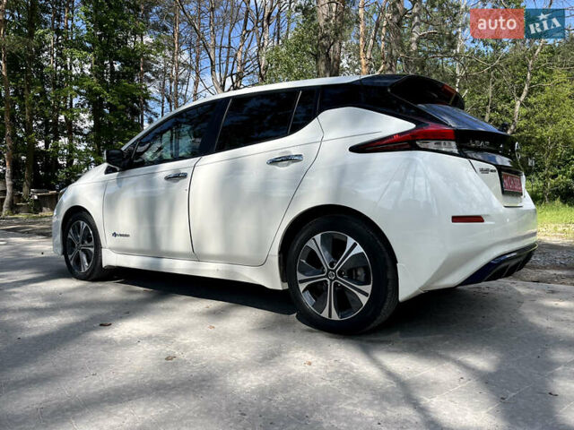 Білий Ніссан Ліф, об'ємом двигуна 0 л та пробігом 22 тис. км за 15000 $, фото 2 на Automoto.ua