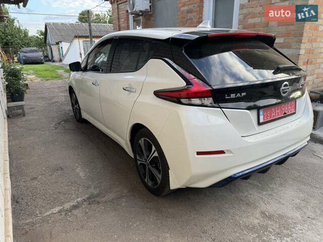 Белый Ниссан Лиф, объемом двигателя 0 л и пробегом 47 тыс. км за 17000 $, фото 4 на Automoto.ua