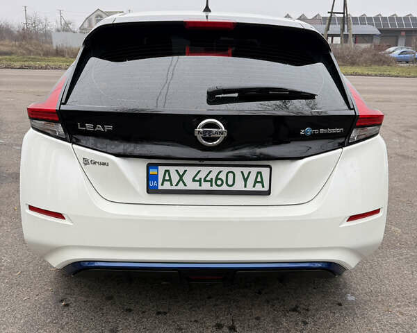 Белый Ниссан Лиф, объемом двигателя 0 л и пробегом 58 тыс. км за 13500 $, фото 13 на Automoto.ua