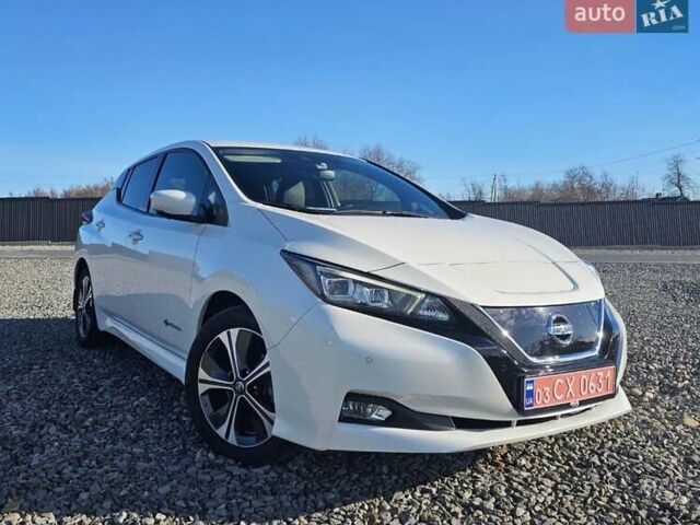 Білий Ніссан Ліф, об'ємом двигуна 0 л та пробігом 71 тис. км за 13700 $, фото 1 на Automoto.ua