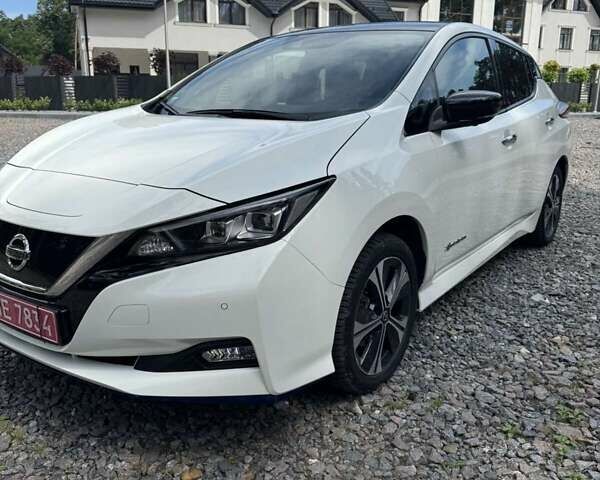 Белый Ниссан Лиф, объемом двигателя 0 л и пробегом 113 тыс. км за 14800 $, фото 8 на Automoto.ua