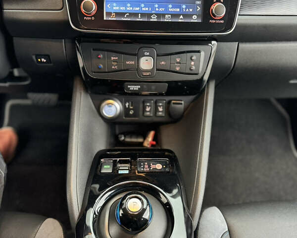 Белый Ниссан Лиф, объемом двигателя 0 л и пробегом 52 тыс. км за 13900 $, фото 29 на Automoto.ua