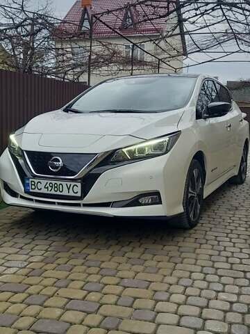 Белый Ниссан Лиф, объемом двигателя 0 л и пробегом 113 тыс. км за 14800 $, фото 3 на Automoto.ua