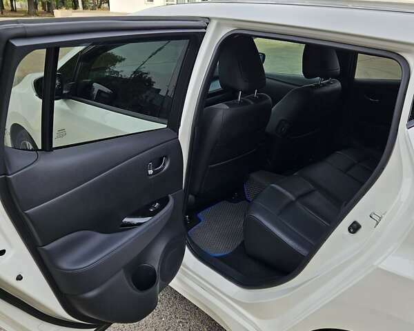 Белый Ниссан Лиф, объемом двигателя 0 л и пробегом 51 тыс. км за 14150 $, фото 18 на Automoto.ua