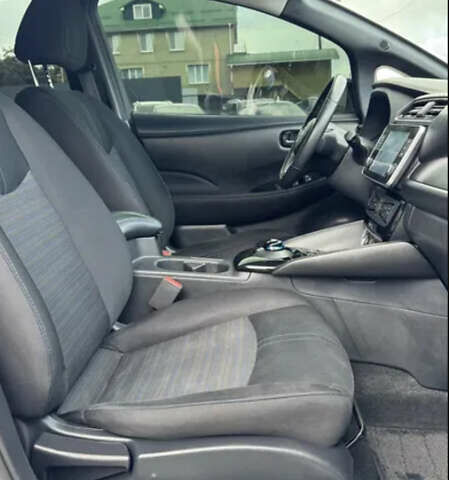 Белый Ниссан Лиф, объемом двигателя 0 л и пробегом 75 тыс. км за 15700 $, фото 15 на Automoto.ua